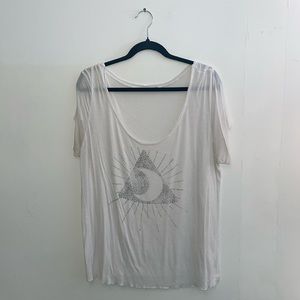 White t w/ design